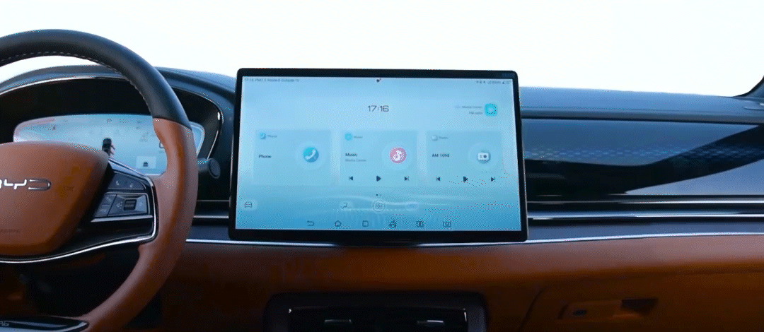 Màn hình cảm ứng xoay BYD HAN sẽ khiến bạn đắm chìm trong sự sang trọng chưa từng có. Mỗi chi tiết nội thất đều thể hiện thiết kế đẳng cấp với chất liệu da Nappa, gỗ châu Âu và các phím nhấn bằng nhôm đạt tiêu chuẩn đặc biệt.