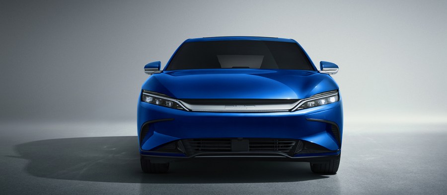 Ngôn ngữ thiết kế "Dragon Face" Phần đầu lấy cảm hứng từ loài rồng kết hợp cùng dải đèn pha LED tuyệt đẹp mang đến cảm giác thanh lịch, sang trọng cho mọi hành trình của bạn.