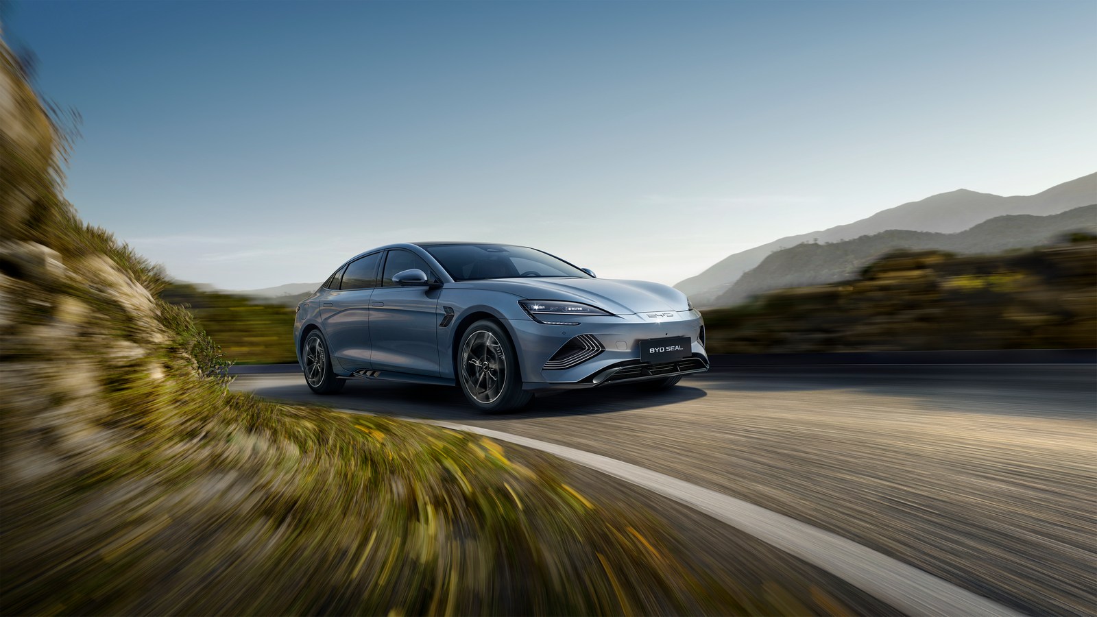 Cảm hứng thiết kế từ đại dương Được xây dựng dựa trên ý tưởng thiết kế lấy cảm hứng từ “đại dương”. Ti lệ thân xe tinh tế bắt nguồn từ mục tiêu theo đuổi vẻ đẹp tối thượng. Thiết kế này được tạo ra từ nguồn cảm hứng giữa sự chuyển động và sự tĩnh lặng của đại dương, đồng thời thể hiện vẻ đẹp và sự sang trọng độc đáo