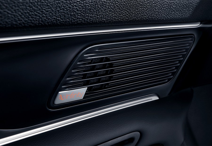 Tận hưởng cảm giác lái xe mượt mà BYD SEALION 6 mang đến trải nghiệm lái xe tuyệt vời. Xe được trang bị công nghệ NVH (Tiếng ồn, Độ rung và Độ xóc) tiên tiến, đảm bảo bầu không khí yên tĩnh và thư giãn trong suốt hành trình. Ngoài ra, hệ thống âm thanh 10 loa Infinity® chất lượng cao trên xe có loa tiên tiến mang đến âm thanh nổi sống động. Đèn nội thất xung quanh bao quanh và sáng lên đồng bộ với âm thanh, tạo nên trải nghiệm nghe tuyệt vời.