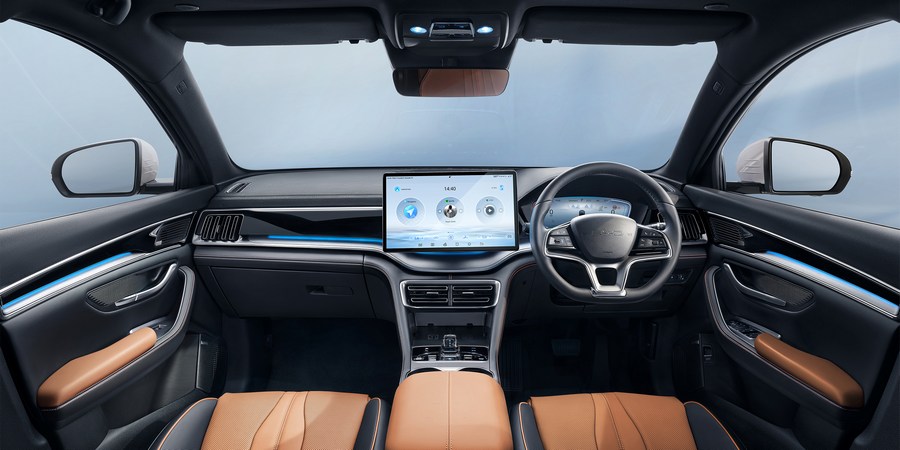 Bảng điều khiển trung tâm thiết kế phong cách tương lai Nội thất của BYD SEALION 6 có thiết kế mang phong cách tương lai, nổi bật với bảng điều khiển trung tâm nổi có ngăn chứa đồ hai tầng kết hợp giữa tính thực dụng và sự thanh lịch.